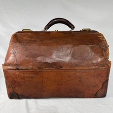 VTG Antique Brown Leather Doctors Bag Brass Hardware 18” x 12” x 10” Distressed
