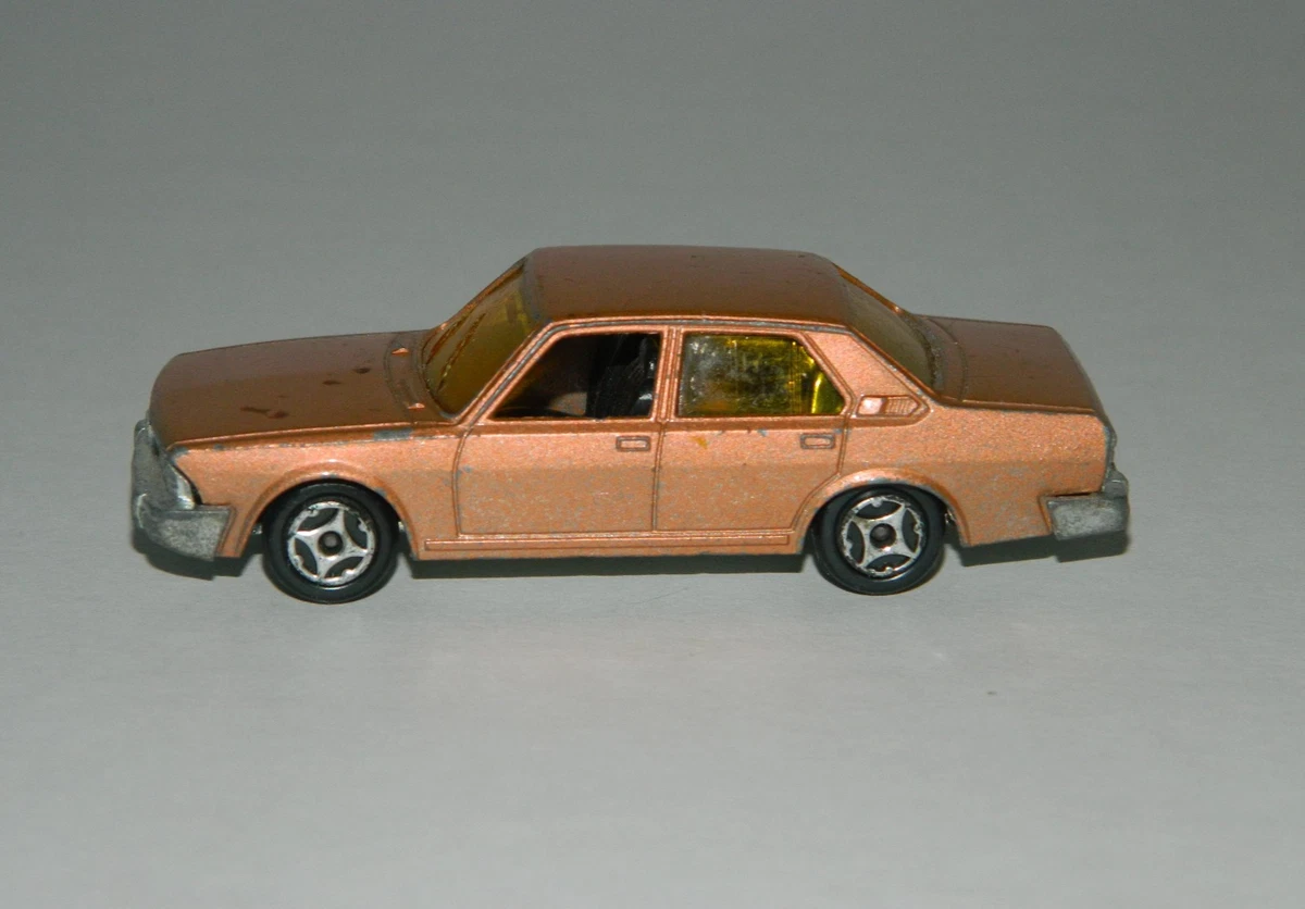 ALFA ROMEO ALFETTA 1800 Bleu NOREV 1:43 IMPERFECTION