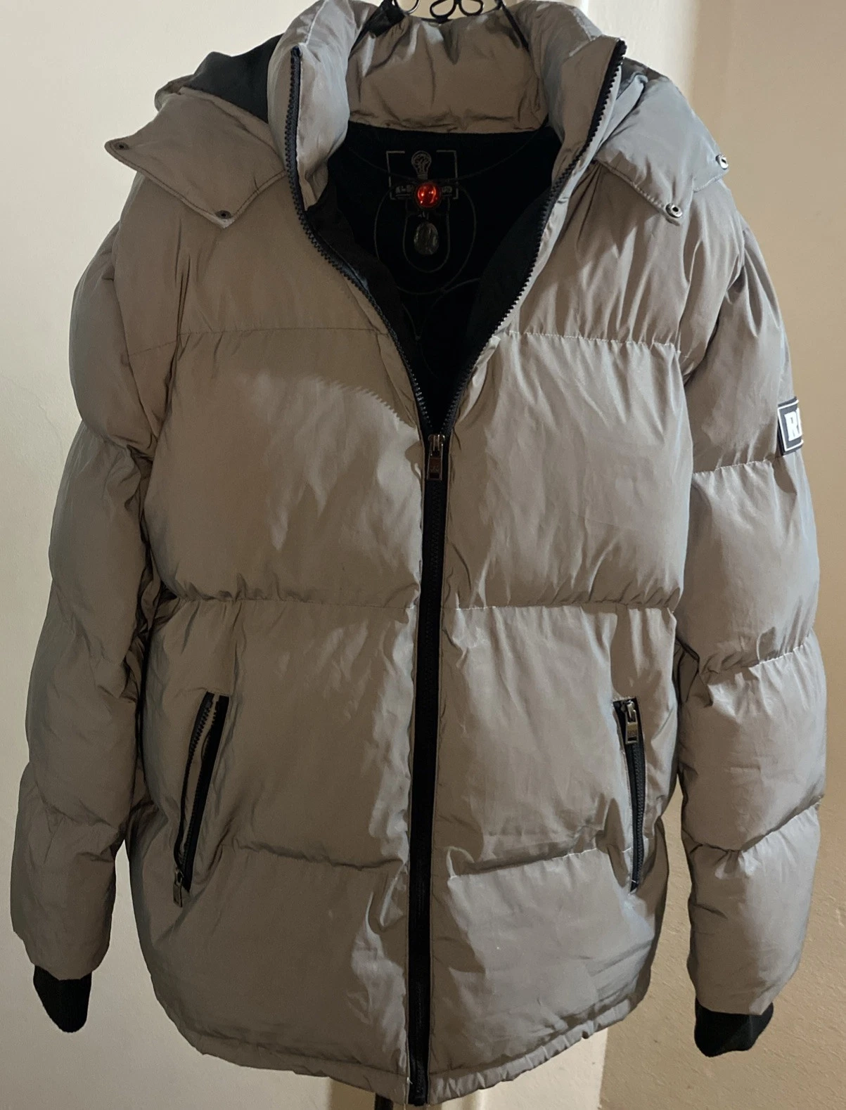 Rebel Minds Gray Reflective Puffer Jacket Size XL UNISEX Adult ~EUC
Opens in a new window or tab
