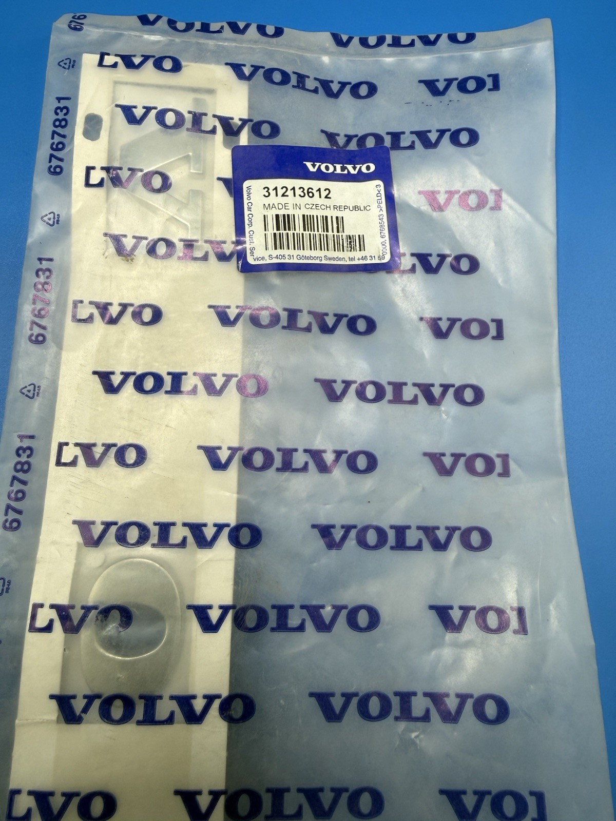 Badge arrière Volvo 31213612 pour remplacer un logo usé ou décoloré