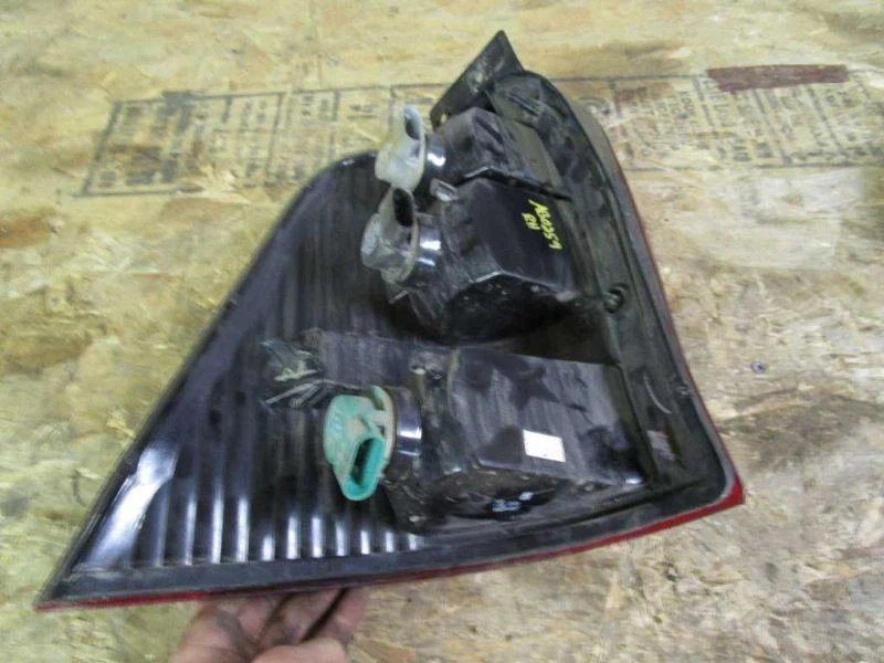 Luz trasera derecha para pasajero Ford Windstar 1999-2003 Foto 2 de 2