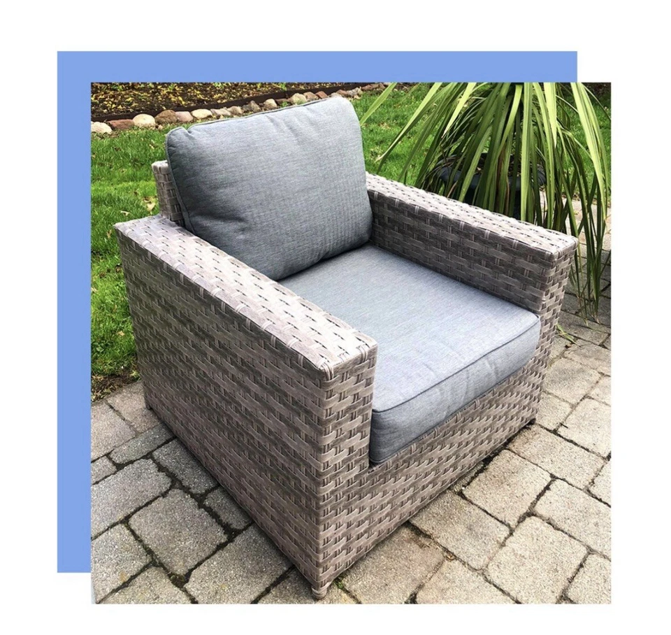 Par de sillas de club con cojín resistente al agua de mimbre sintético para exteriores Sunhaven (juego de 2) Foto 2 de 4