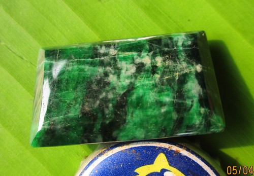 Old Burma Maw Sit Sit; Fancy Plaque Cabochon. 50.20 Carats. Green, Black & White - Picture 6 of 9