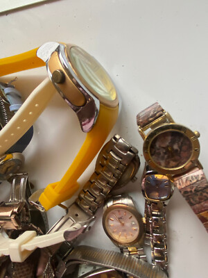 83 Damenuhren Quartz viele gute Namen Batterien leer alle ungetestet - Main Image