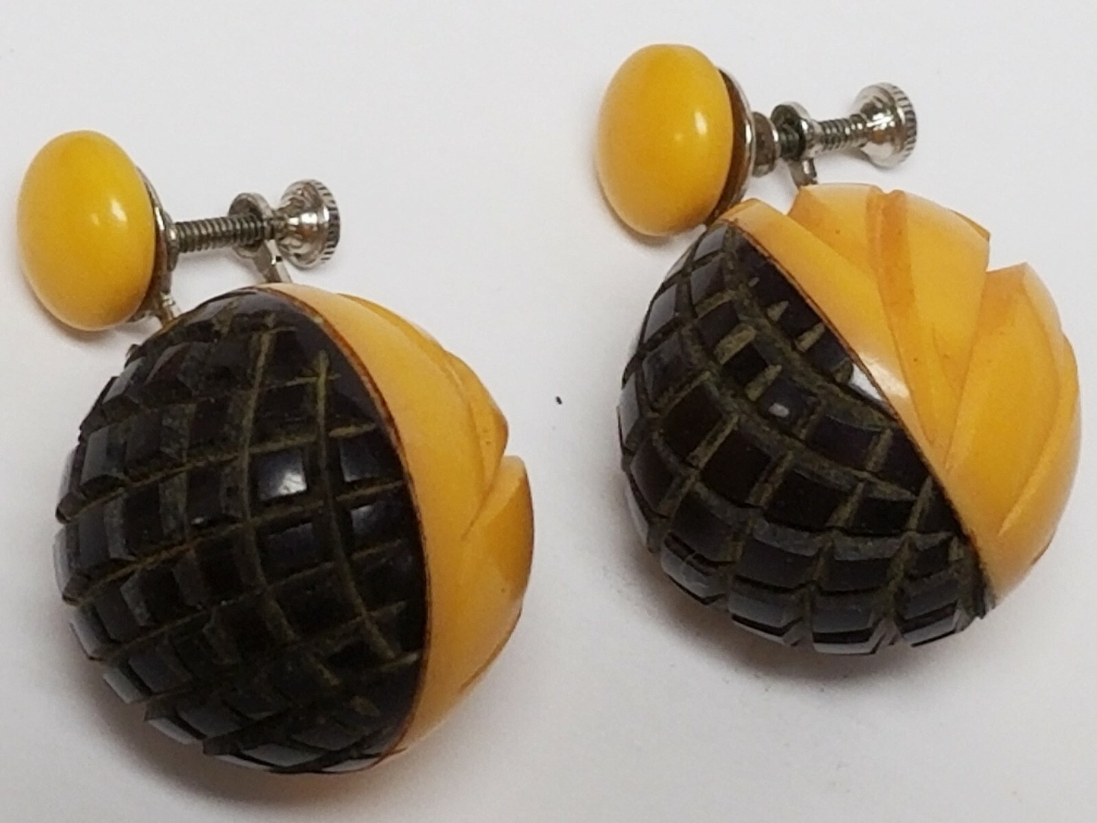 RARE Vintage Carved Mustard Yellow & Brown BAKELITE S… Gem