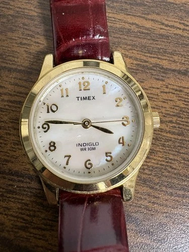 Vintage Timex Indiglo Women’s Watch Imitation Leather Band WR 30M Needs Battery