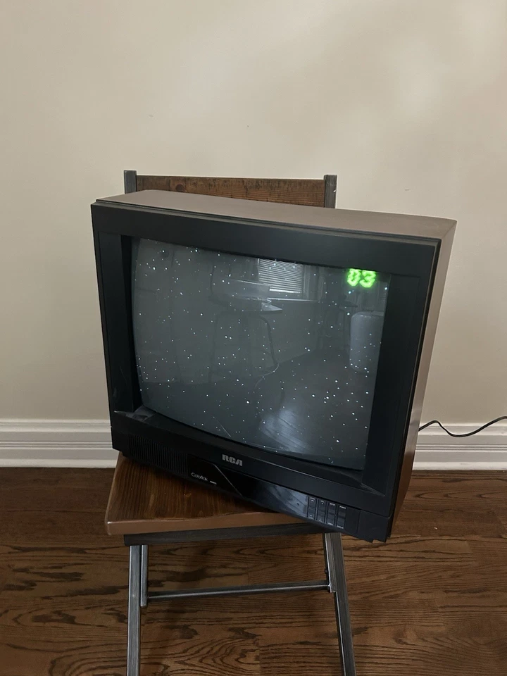 ✨RCA F20517WN 20 inch Gaming CRT TV 1989 Vintage Tested Wood Grain + Remote - Image 3 of 4