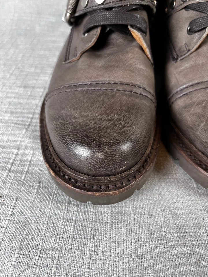 Botas Frye para Mujer Samantha Tachuelas Cinturón Motociclista Combate Gris Talla 8.5 B Cuero Usadas en Excelente Condición Foto 4 de 4