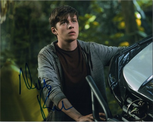 ~~ NICK ROBINSON original handsigniertes "JURASSIC WORLD" 8x10 Foto D ~~