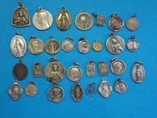 30 ANTIQUE / VINTAGE SAINT MEDALS