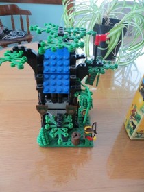 Legos #6054 Forestmen's Hideout