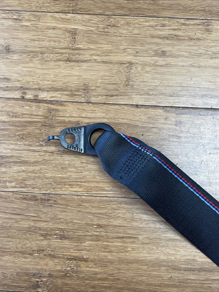 BMW M5 F90 2017-2023 cinturón de seguridad trasero derecho negro M tricolor 8092488 OEM Foto 3 de 4