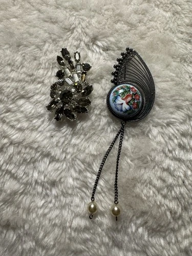 Pair Of Vintage Silver Toned Brooches - Costume Jewelry With Rhinestones