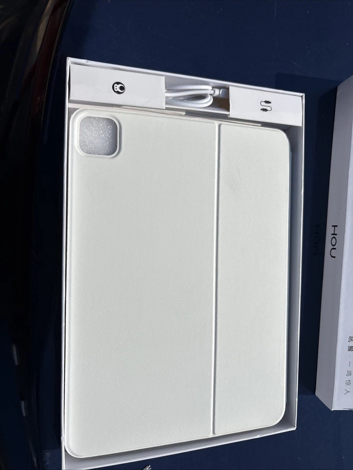 Magnetic Keyboard Case for iPad 10th Generation 10.9-inch 2022 - Image 2 of 3