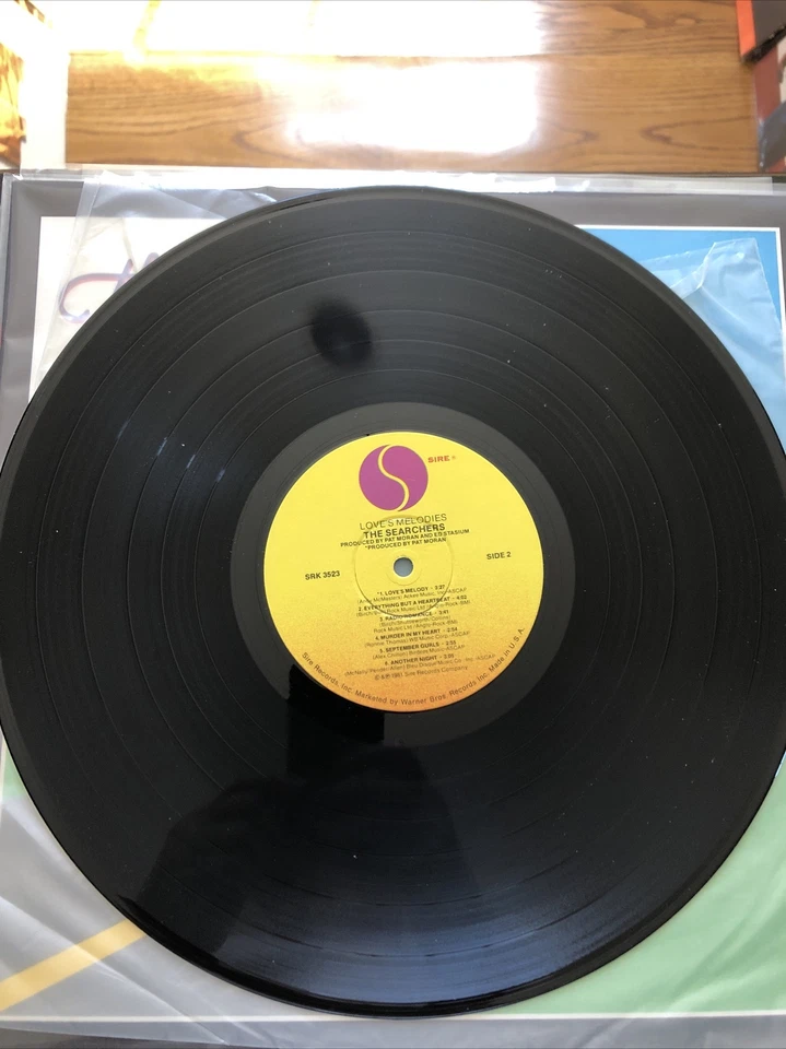 Mint- The Searchers Love’s Melodies Sire Records 1981 1st Edition Stereo LP Foto 4 de 4