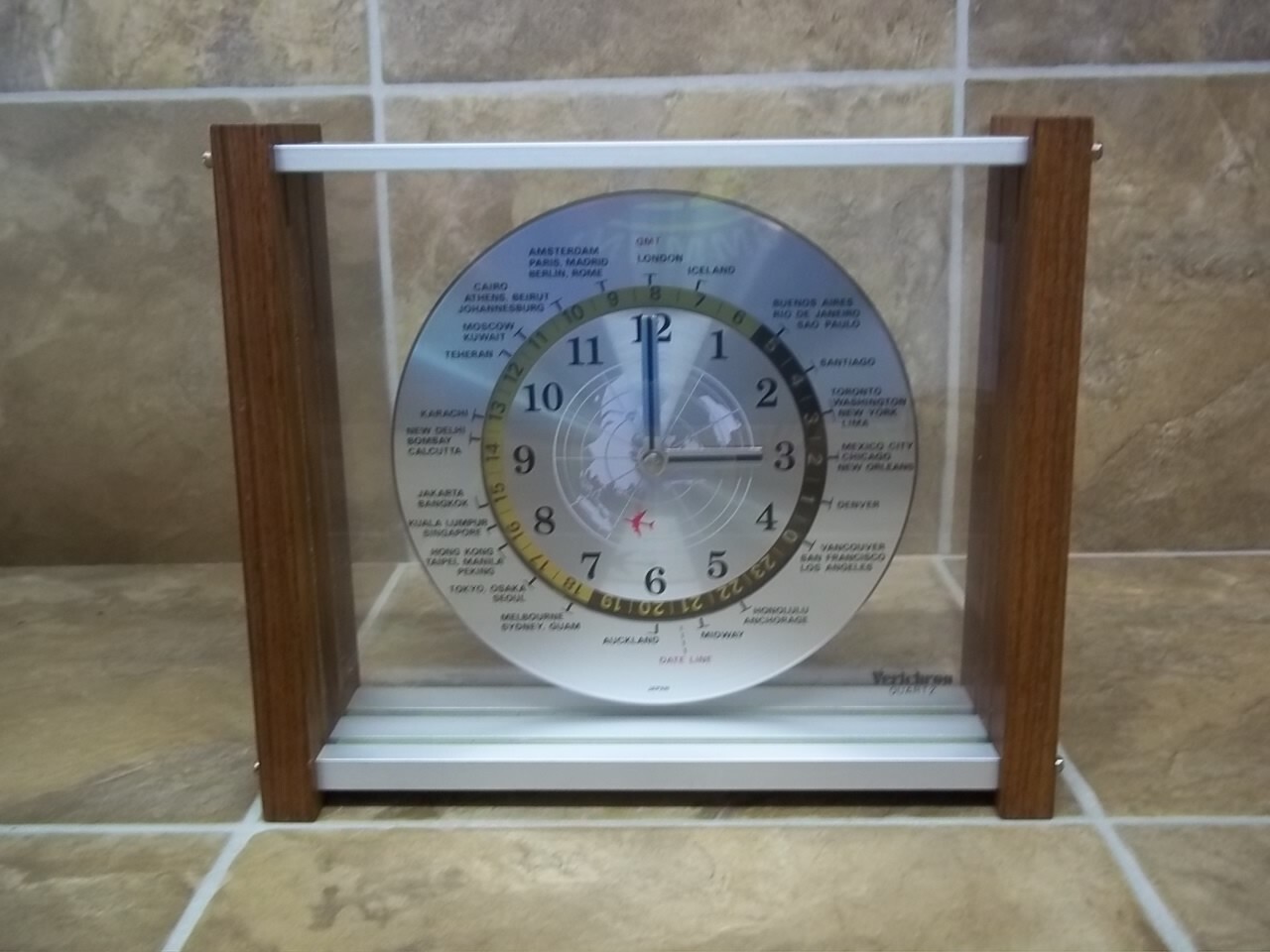 Vintage Verichron GMT World Quartz Mantel Clock w/Red Airplane Works