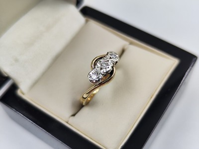 Ring 9 kt Gelbgold mit natürlichem 0,10 kt Diamant Größe N gepunzt selten