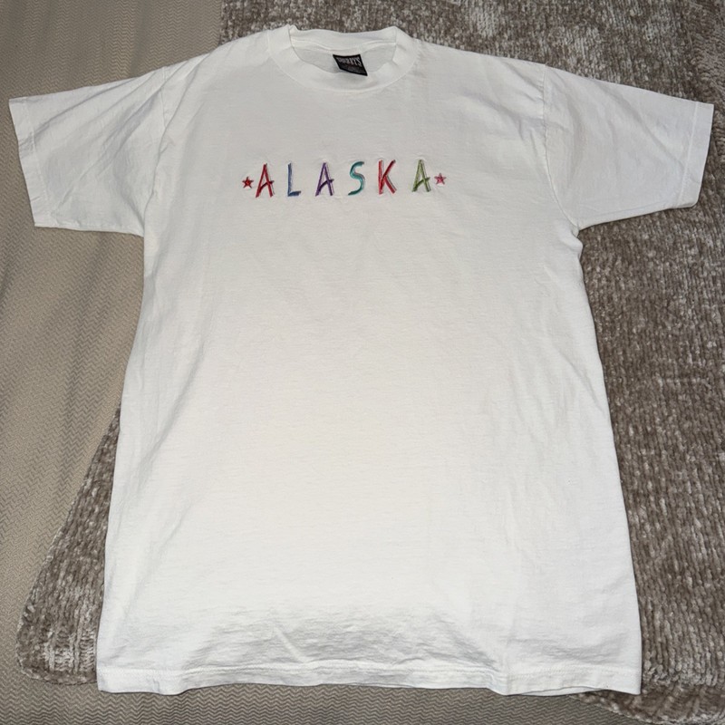 Vintage Sherry's Best T Shirt White M Alaska Embroidered Boxy Souvenir Tee
