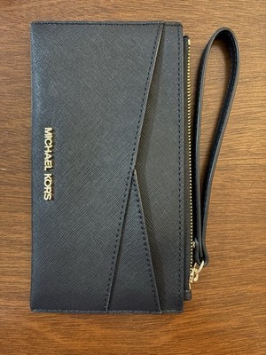 Michael Kors Jet Set Medium Logo Crossover Wristlet (BLACK) 35H1GTVW2L-001