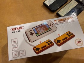 Famicom compatible portable console HG-938 with classic games