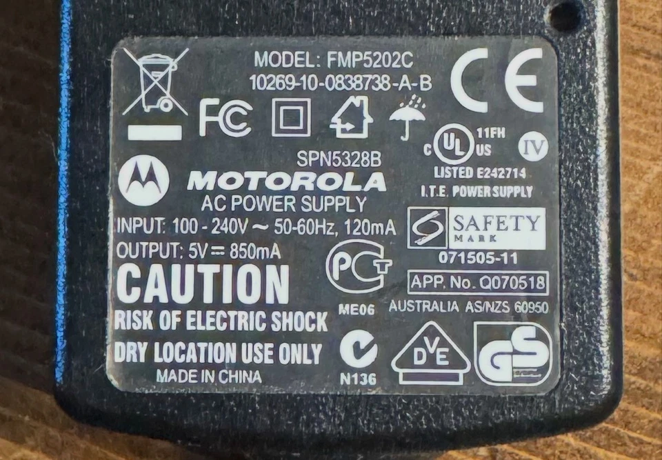 Original Motorola SPN5328B Micro USB 5V-850mA Wall Charger FMP5202C - Image 2 of 3