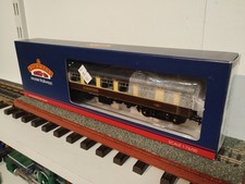 Bachmann (OO) 39-300B BR MK1 SK Pullman Second Kitchen, 'CAR No 334'.