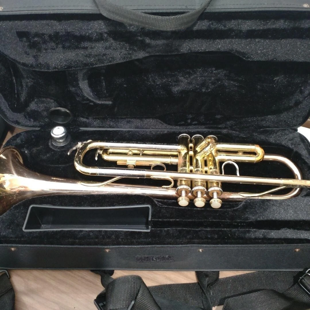 YAMAHA YTR-3320 Bb Trumpet with Hard Case Mouthpiece