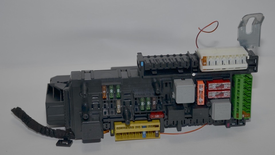 Mercedes W204 Sam Control Unit Central Electric Fuse Box A2049060405
