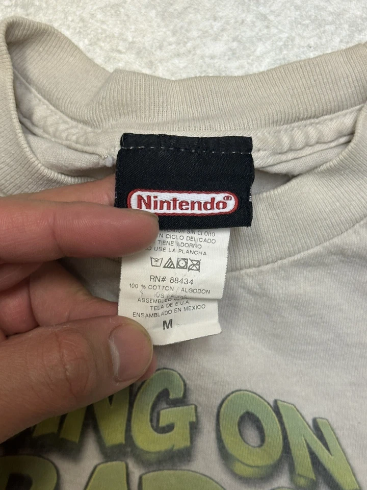 VINTAGE KIDS NINTENDO "BRING ON THE BAD GUYS" MARIO GRAPHIC T-SHIRT Medium - Image 4 of 4