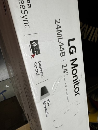 LG 24ML44B 24” 16:9 LED FreeSync Monitor w/ Stand & Cord, Original packaging - Picture 10 of 12
