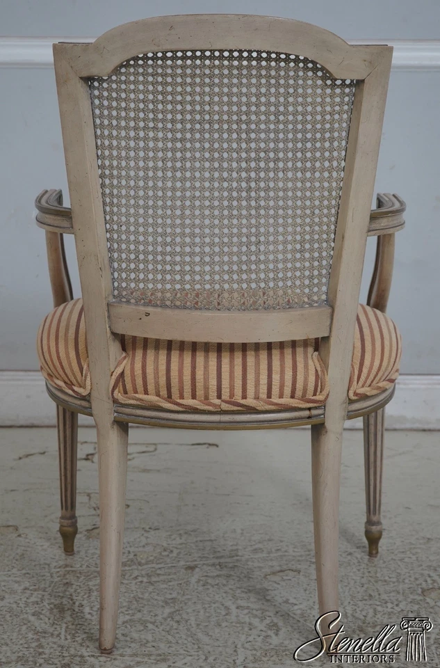 70564: Par de sillones italianos con acabado pintado con respaldo de caña Foto 4 de 4