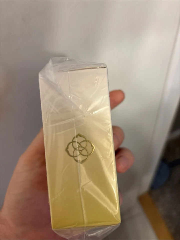 Bose x Kendra Scott Limited Edition Ultra Open Earbuds - Image 2 of 3