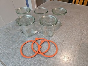 WECK Mixed Lot of Rundrand Glass 100 Strawberry Glass Jars, Lids & Grommets