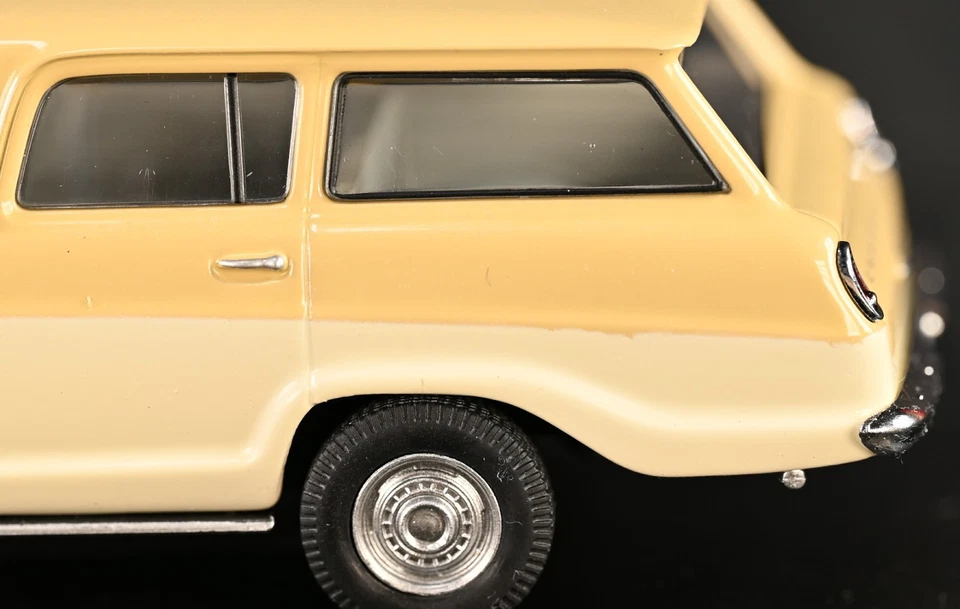 1965 Chevrolet Veraneio 1:43 Diecast WhiteBox Limited to 1,000 Mint in box - Image 4 of 4