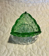  L G Wright Triangular Daisy & Button Green Glass Open Salt 