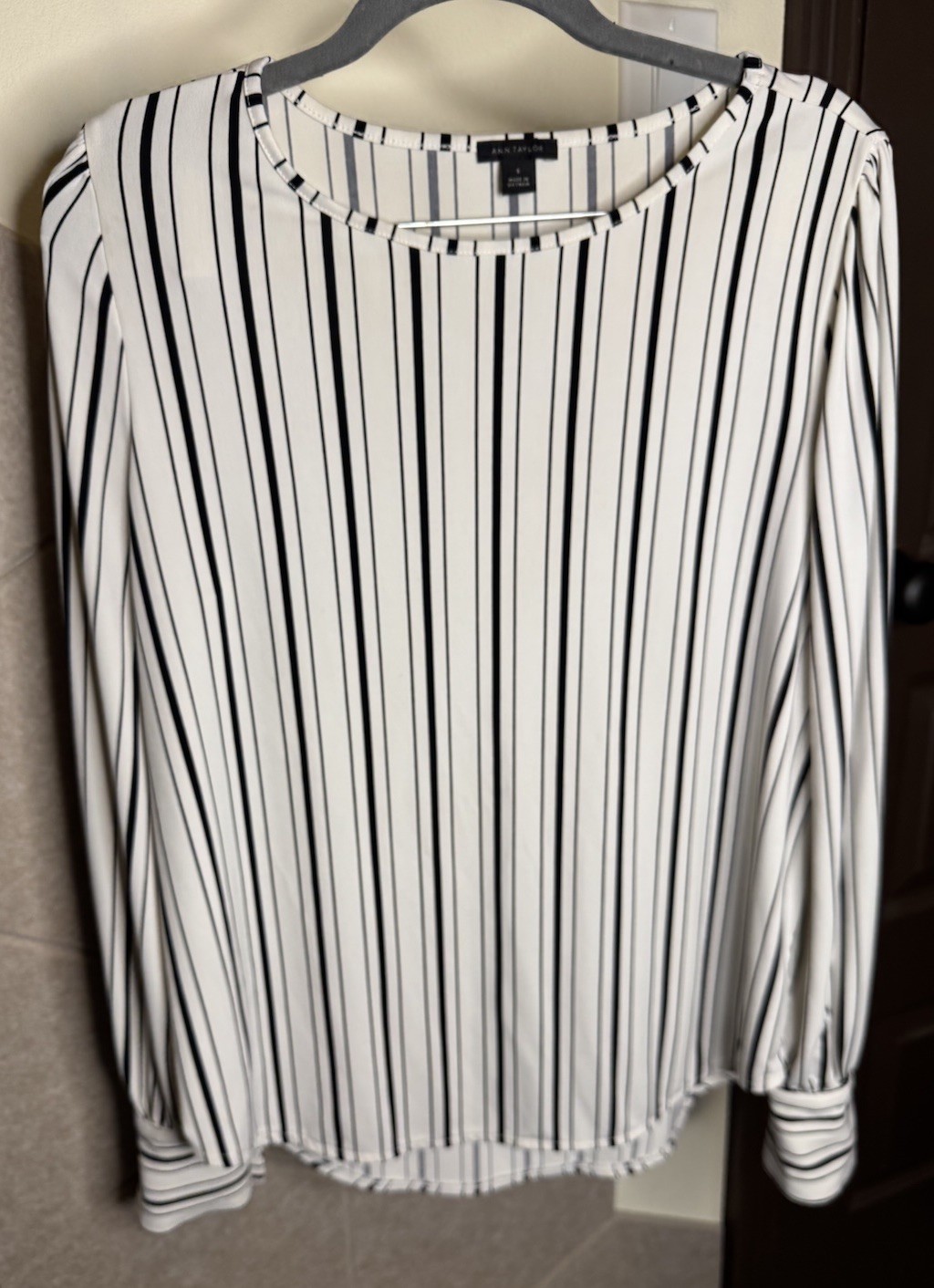 Ann Taylor White Black Striped Round Neck Long Sleeve Pullover Blouse Size S