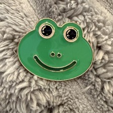 Enamel Pin Green Frog Brooch Lapel Jewelry Cute Froggy Amphibian Hat Backpack