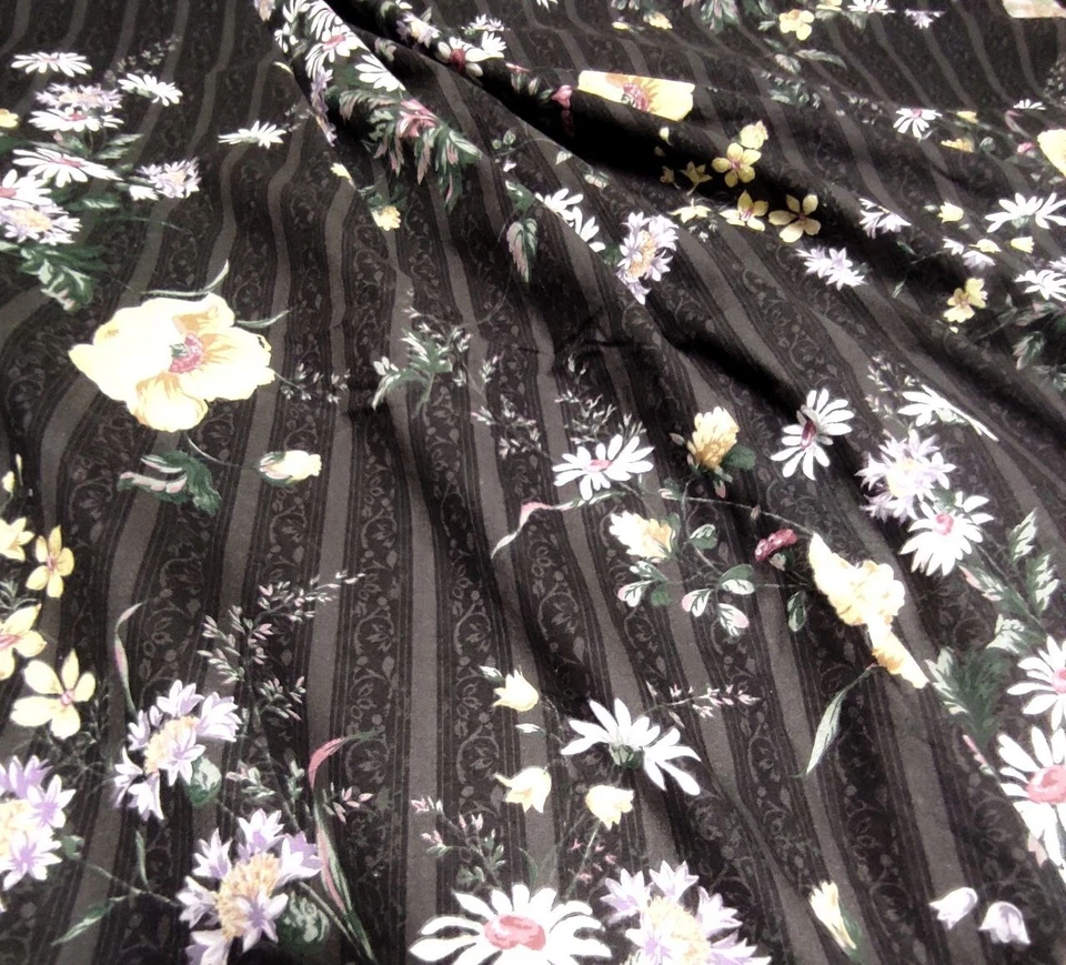 Vintage black floral cotton wildflowers fabric Daisies Quilting sewing and craft - Image 4 of 4