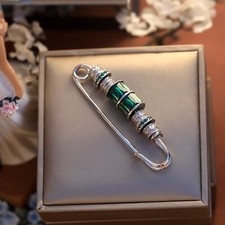 Broche Argenté Trombone Serti de CZ Baguette Vert Art Deco Vintage Style SC21