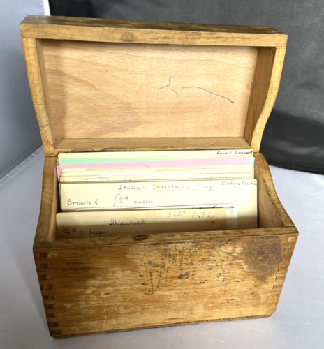 Vintage Wooden Recipe Box w/ 60+ Handwritten & Clipped Recipes Dovetail Large - Picture 1 of 9