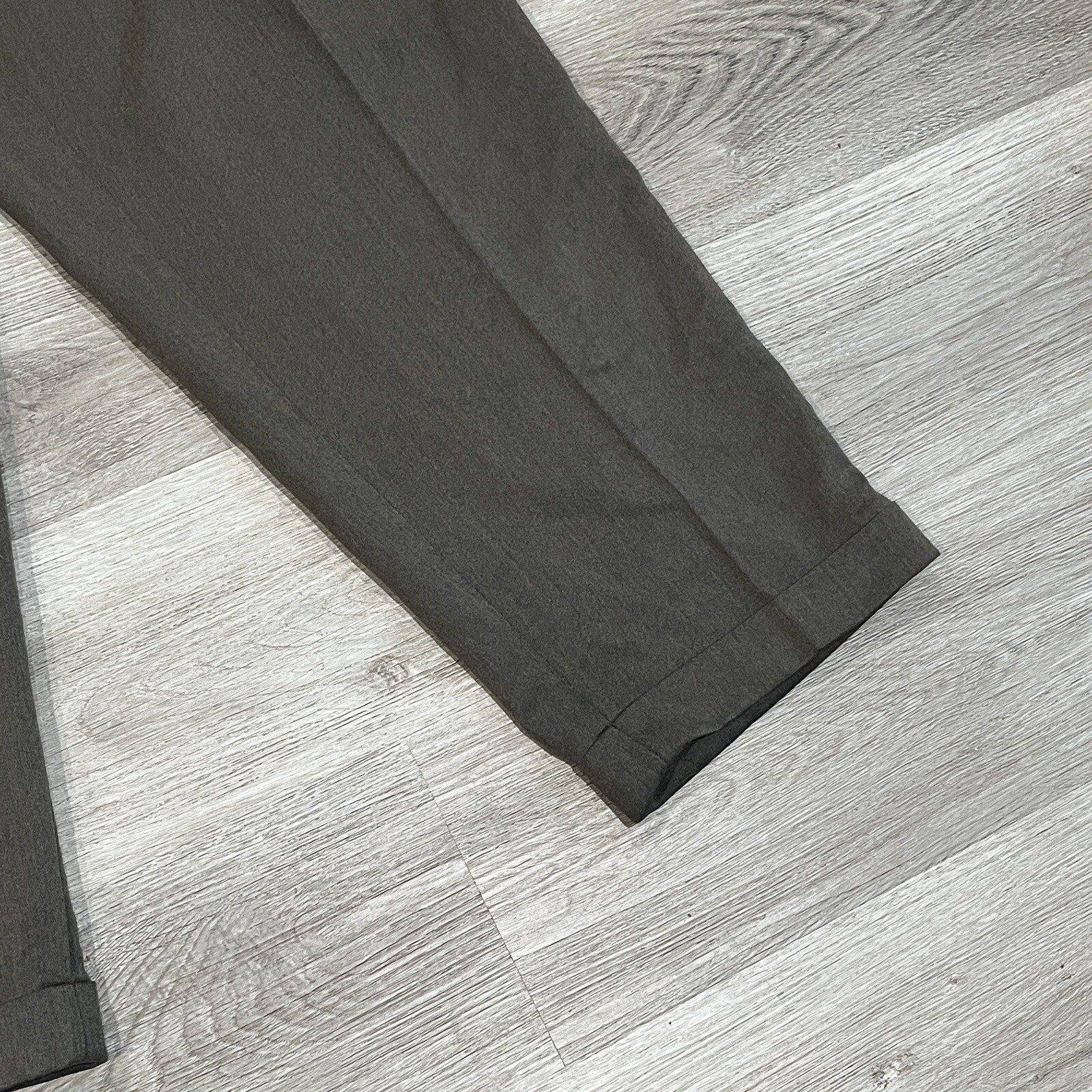 Van Heusen Mens Dress Pants Size 38x30 Pinstriped Pleated Cuffed Brown Pantalon