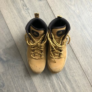 nike acg boots tan