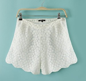 pantaloncini corti bianchi