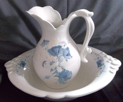 Royal Haeger Pitcher & Wash Basin Set #4060 with Blue Flowers
