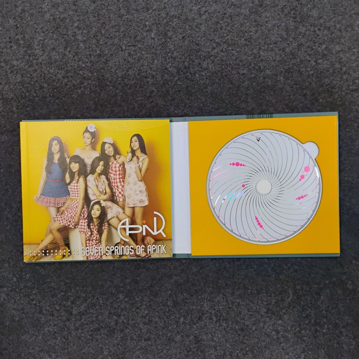 PRE-OWNED] APINK Seven Springs of Apink (1st Mini album) (2011) no