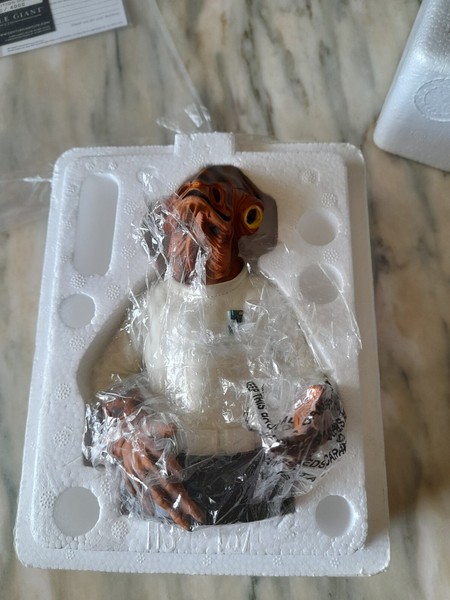 Star Wars Admiral Ackbar bust gentle giant