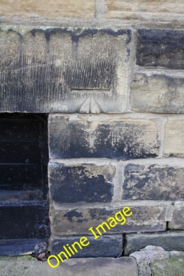 Foto 6x4 Benchmark auf #34 Titus Road Shipley\/SE1437 Ordnance Survey Cut c2014
