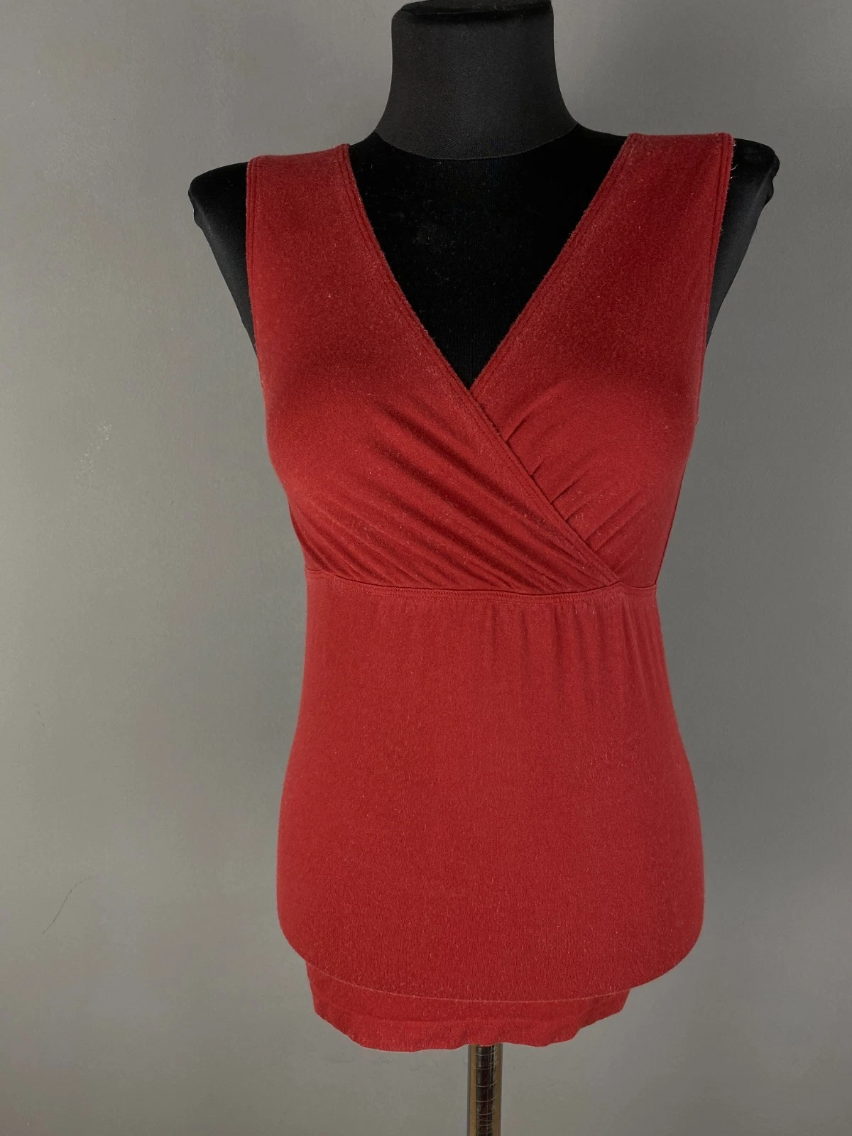 Wolford Women’s XS V-Neck Tank Top Red Sleeveless Modal Blend Luxury Base Layer