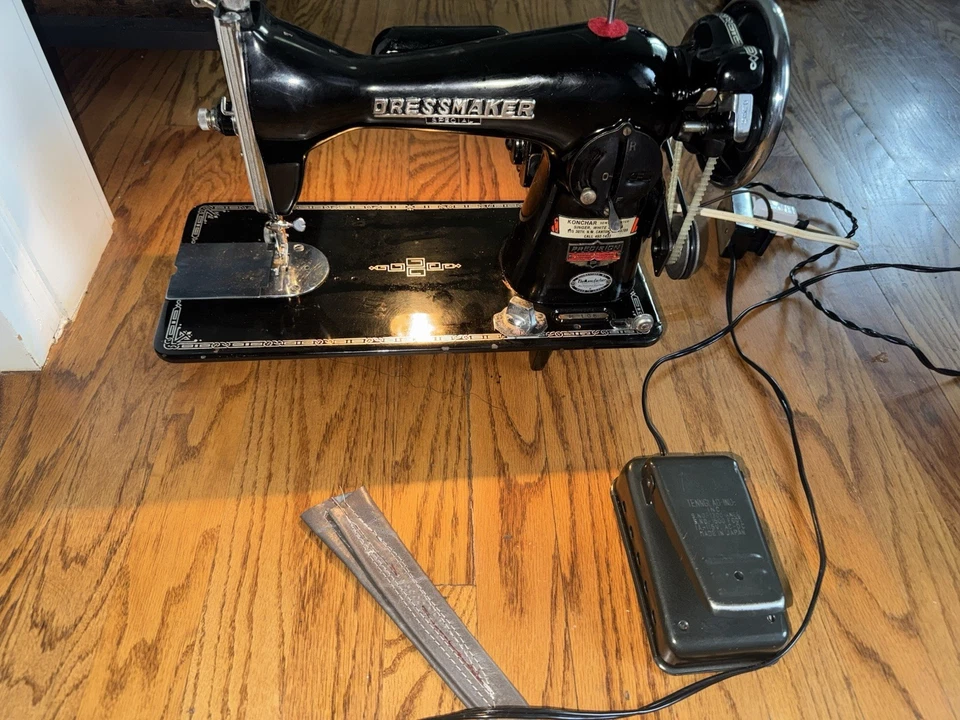 Máquina de coser Monster Modista restaurada. Polea reductora. Cuero de lona. SÍ Foto 3 de 4