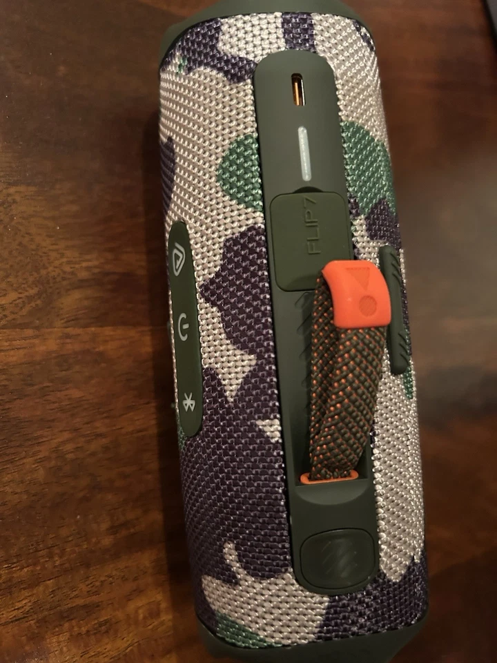 Altavoz portátil JBL Flip 7 impermeable inalámbrico Bluetooth camuflado Foto 4 de 4
